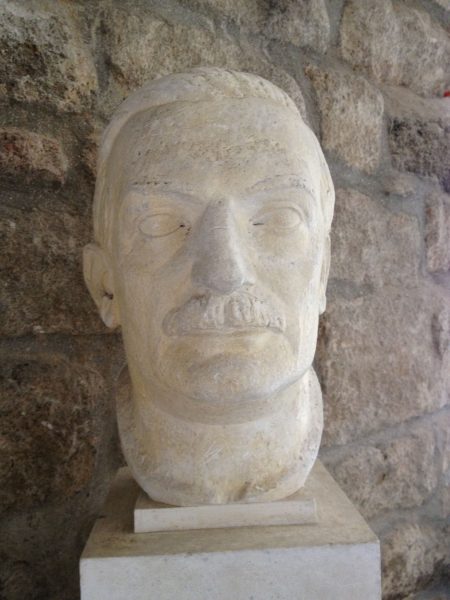 « Buste de M. Charles Daniélou »